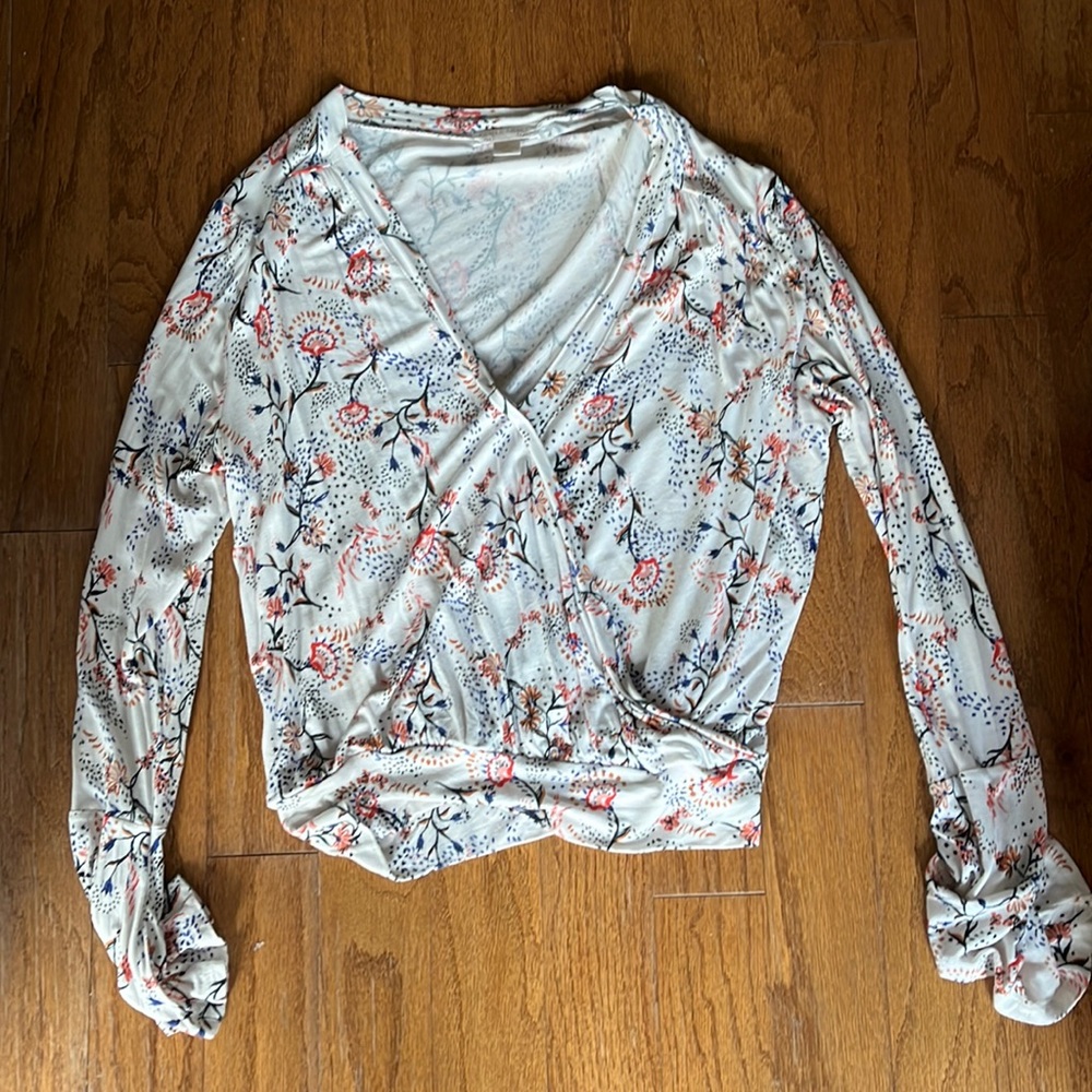 White Floral Low V Blouse w/ Flare Sleeves